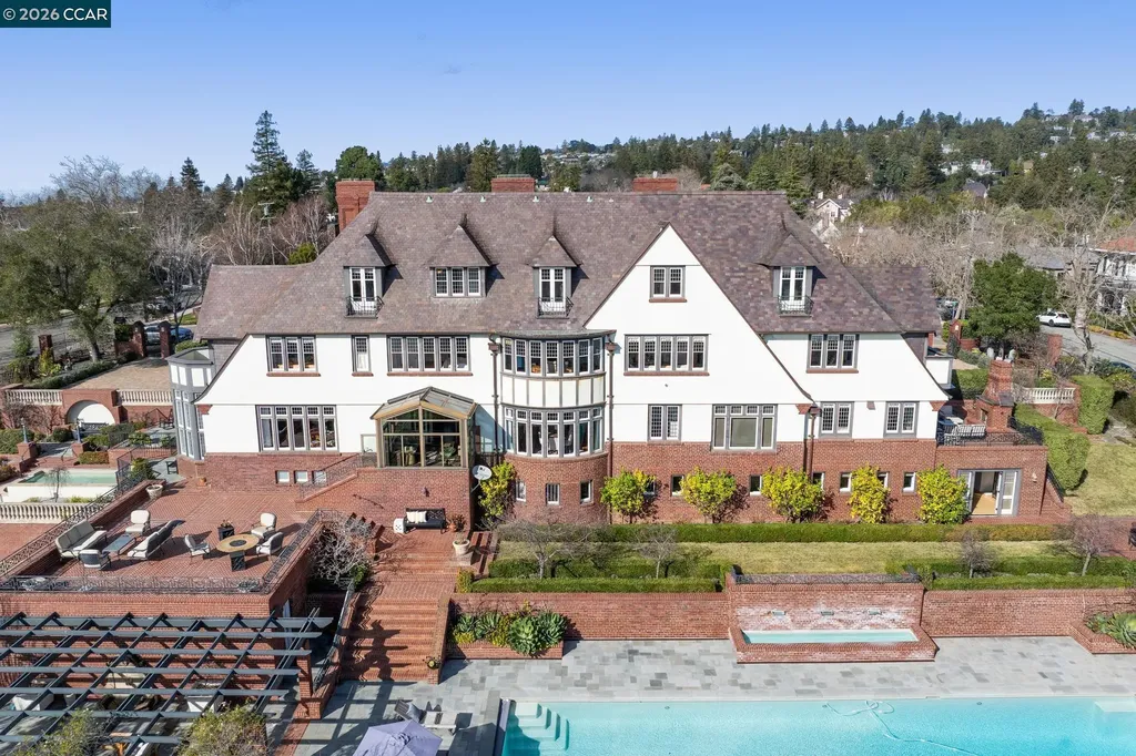 Piedmont CA, 62 Farragut Avenue