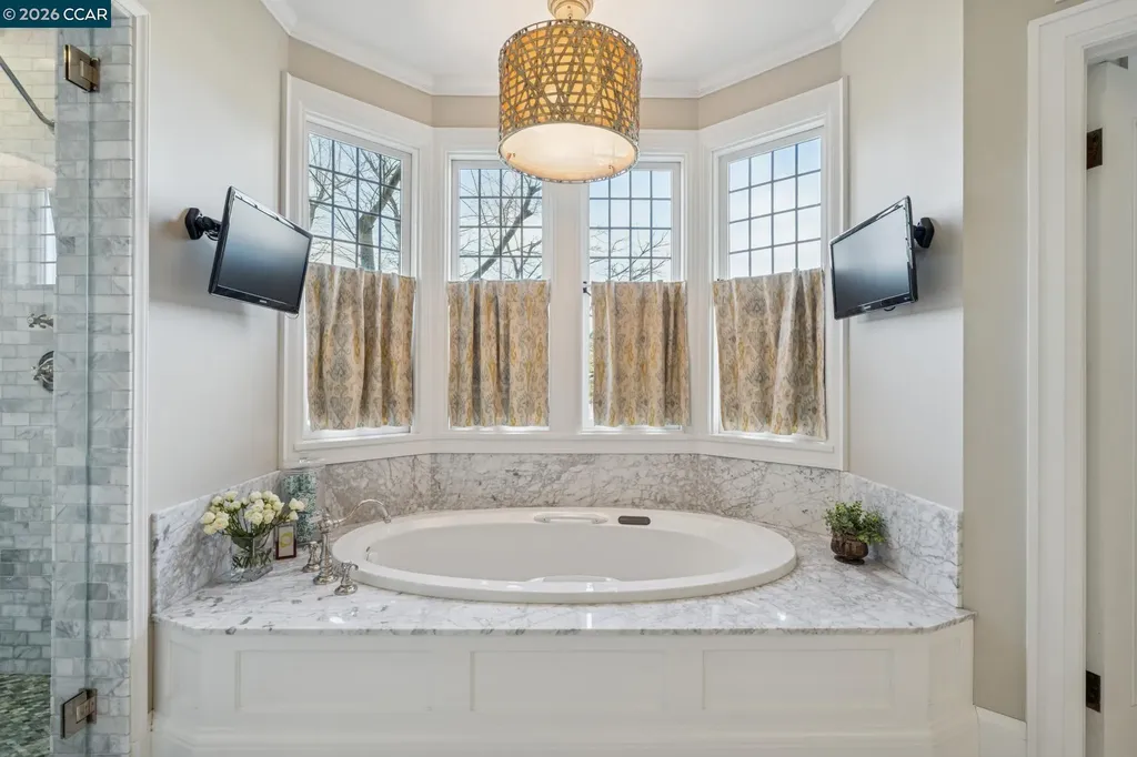 62 Farragut Avenue Piedmont CA 94610