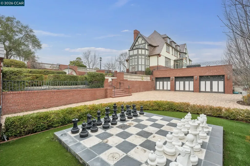 62 Farragut Avenue Piedmont CA 94610