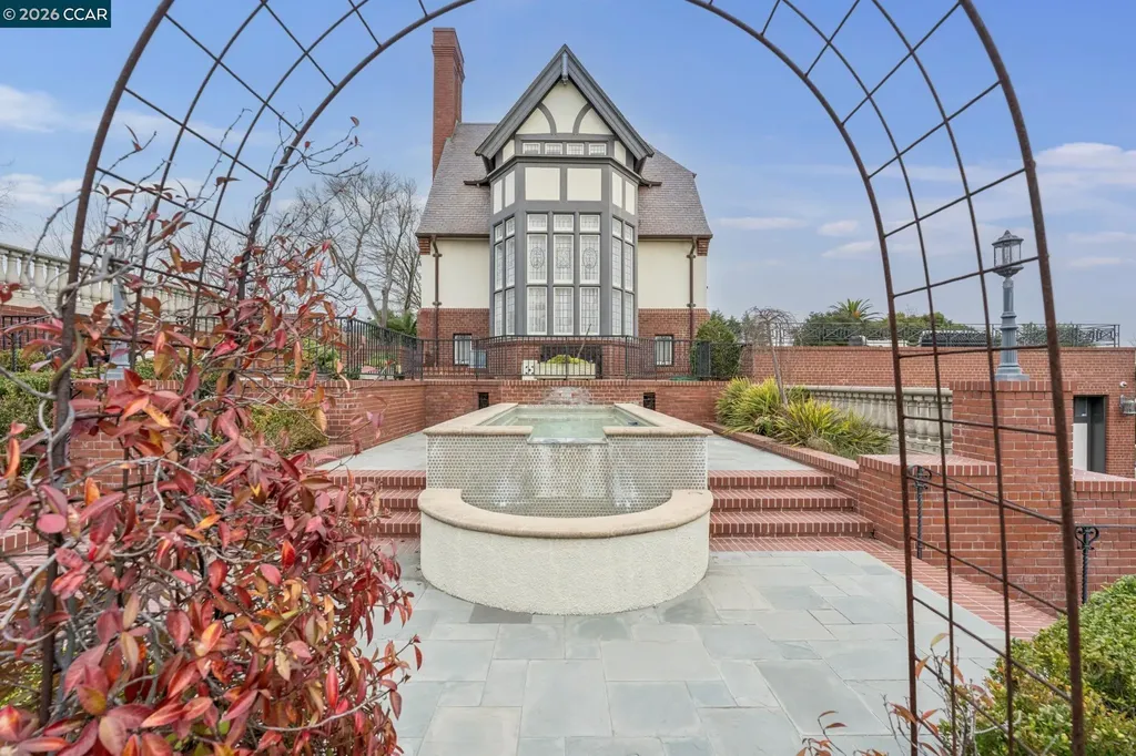 62 Farragut Avenue Piedmont CA 94610