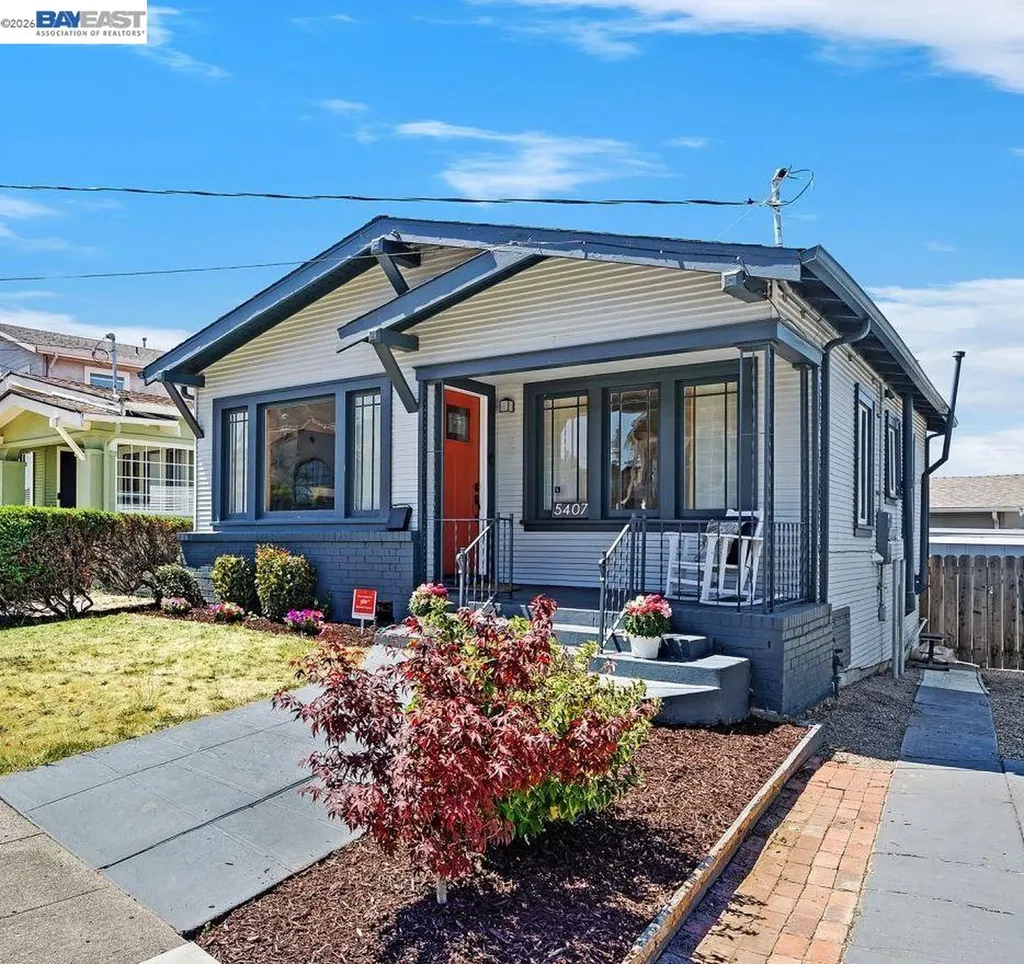 5407 Roberts Avenue Oakland CA 94619