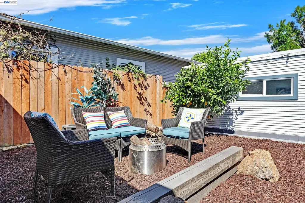 5407 Roberts Avenue Oakland CA 94619