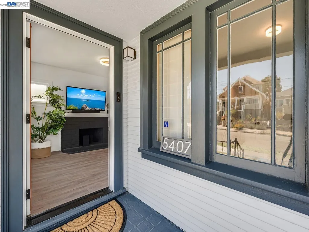 5407 Roberts Avenue Oakland CA 94619