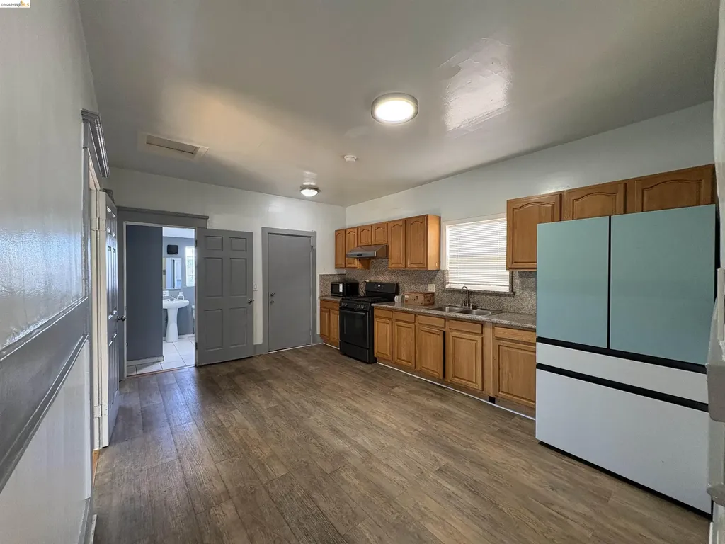 2021 Mitchell Street Oakland CA 94601