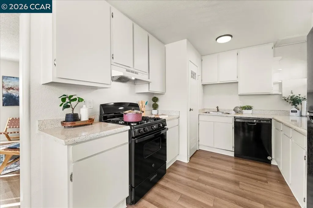 4135-4137 West Street Oakland CA 94608