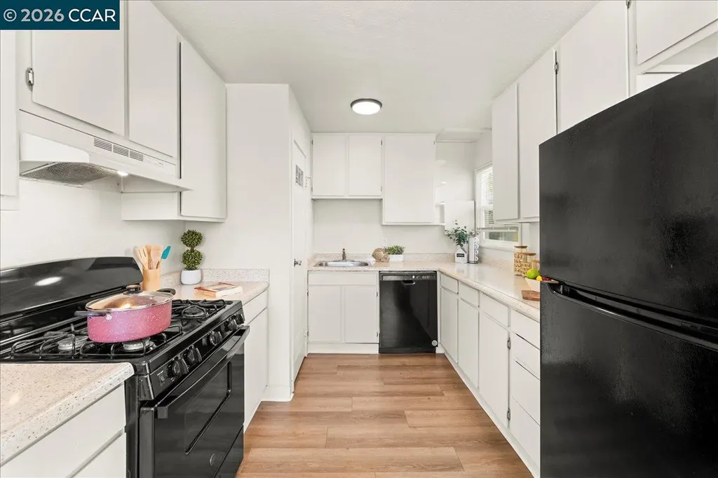 4135-4137 West Street Oakland CA 94608