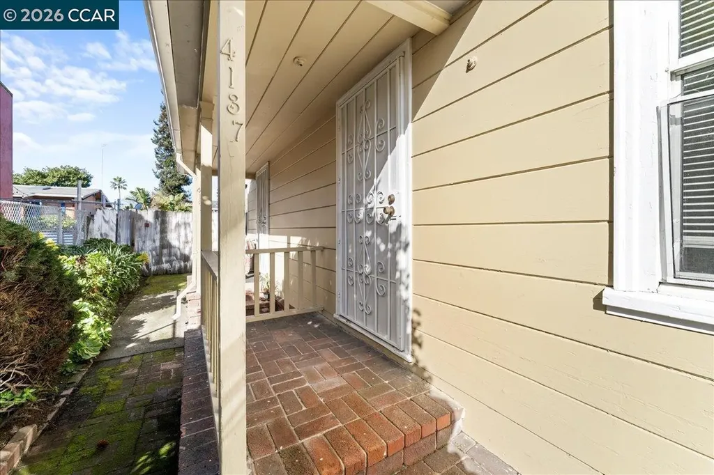 4135-4137 West Street Oakland CA 94608