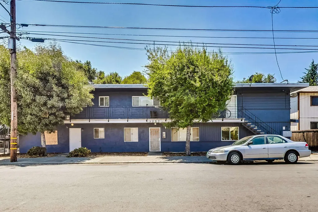 3257 Delaware Street Oakland CA 94602