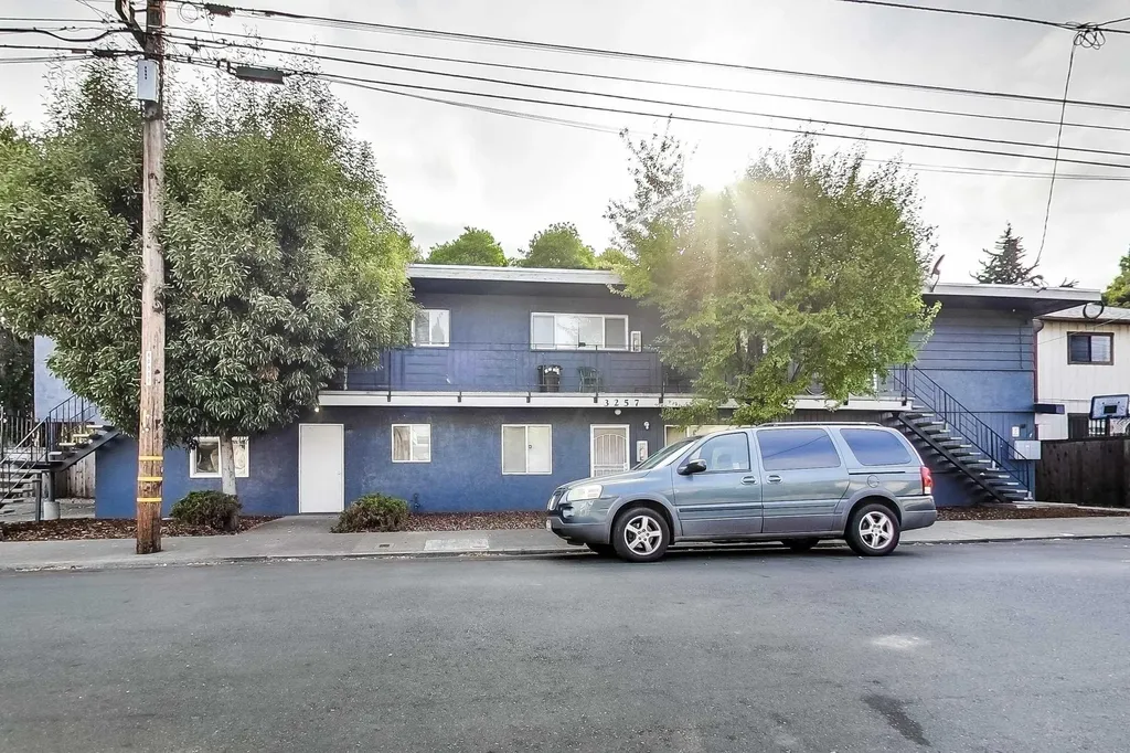 3257 Delaware Street Oakland CA 94602