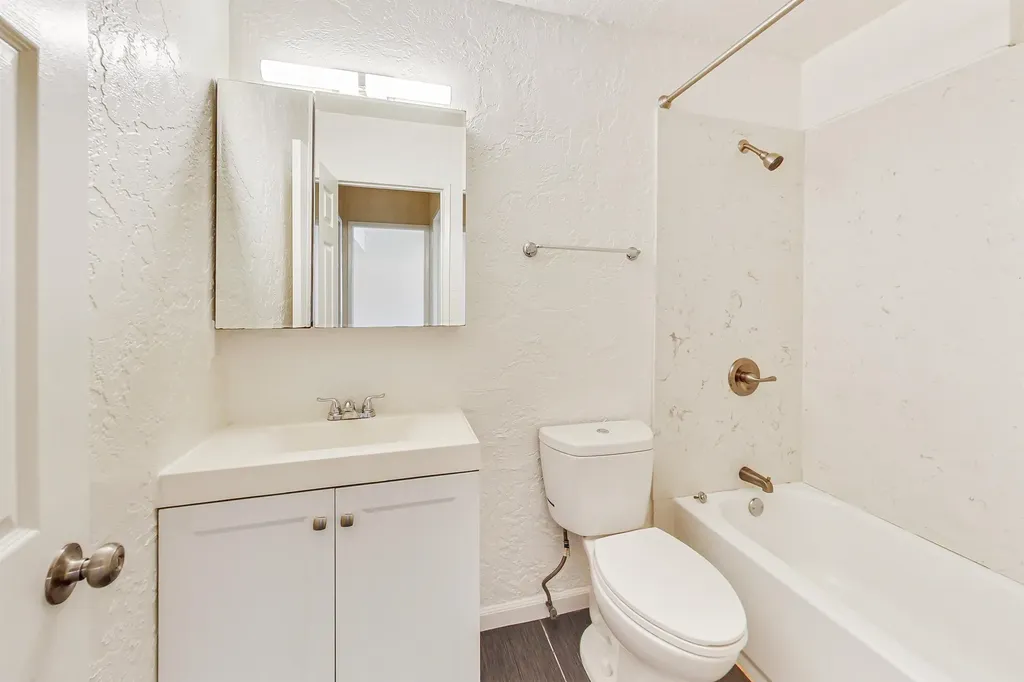 3257 Delaware Street Oakland CA 94602