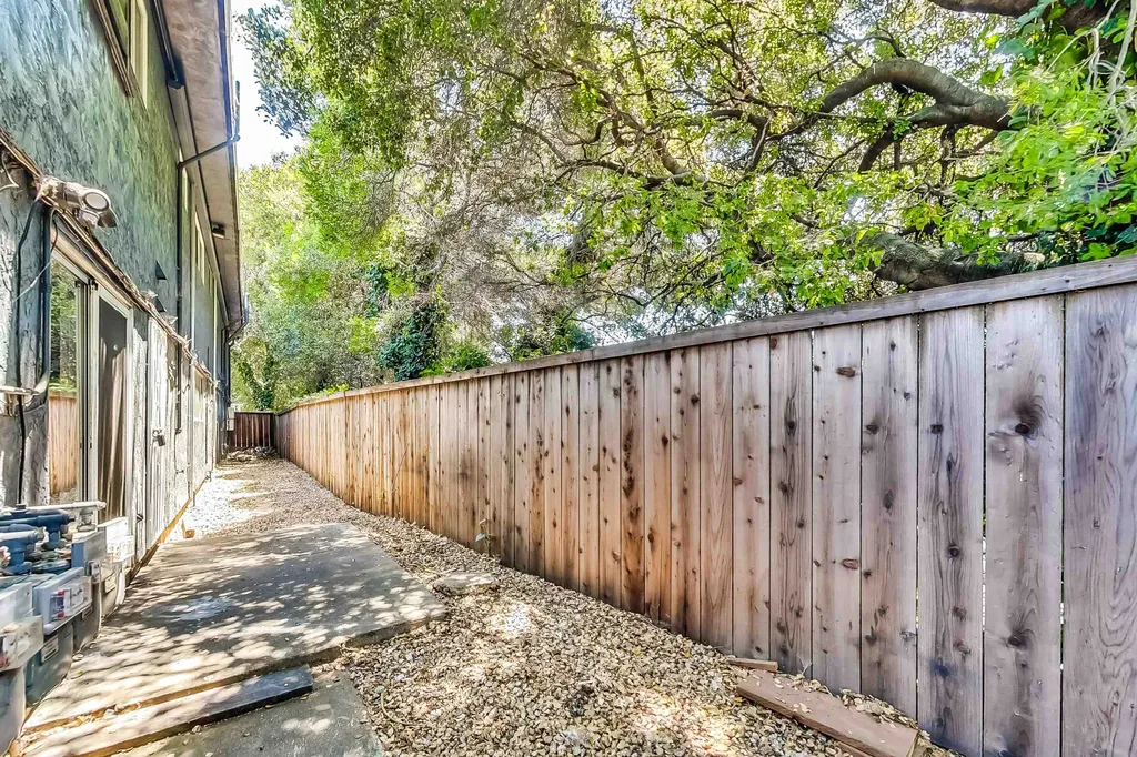 3257 Delaware Street Oakland CA 94602