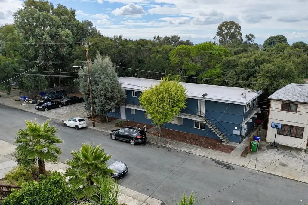 3257 Delaware Street Oakland CA 94602