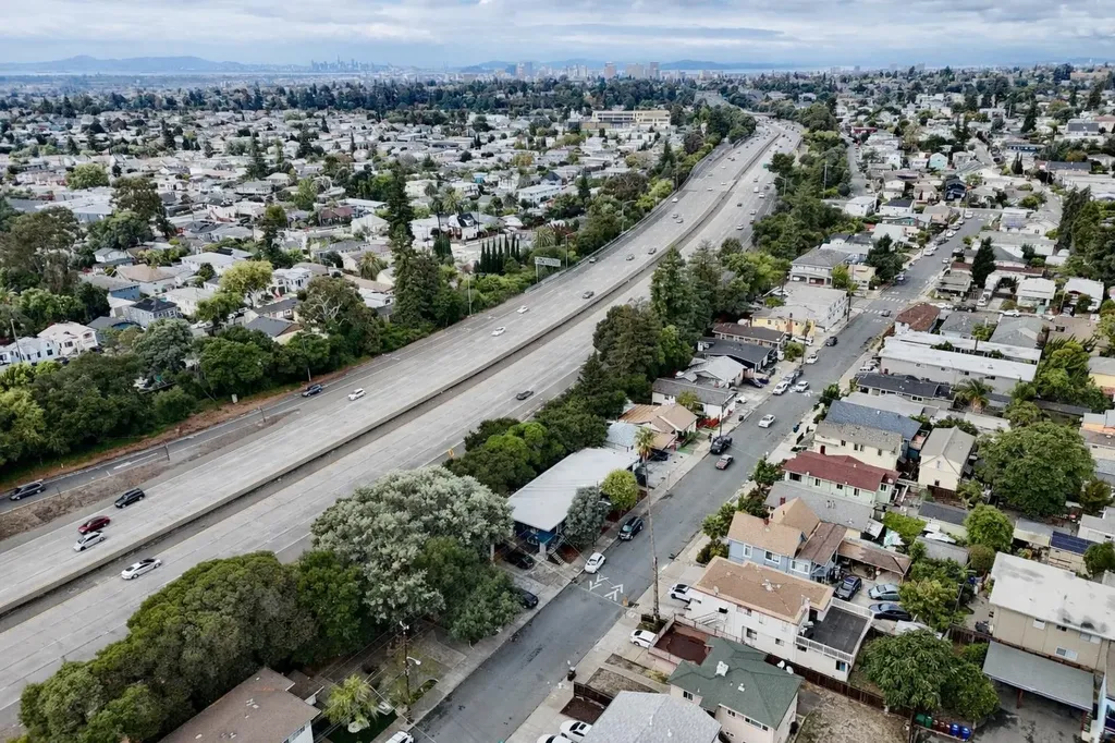 3257 Delaware Street Oakland CA 94602