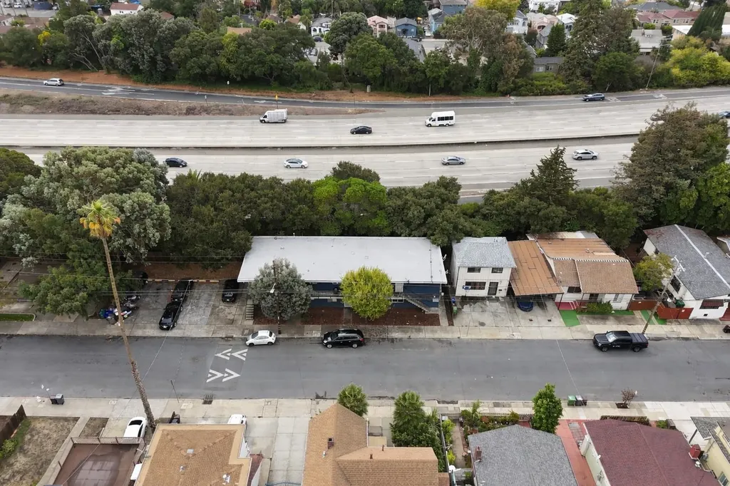 3257 Delaware Street Oakland CA 94602