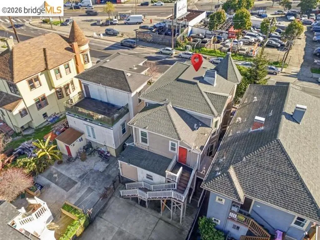 2817 Market Street Oakland CA 94608