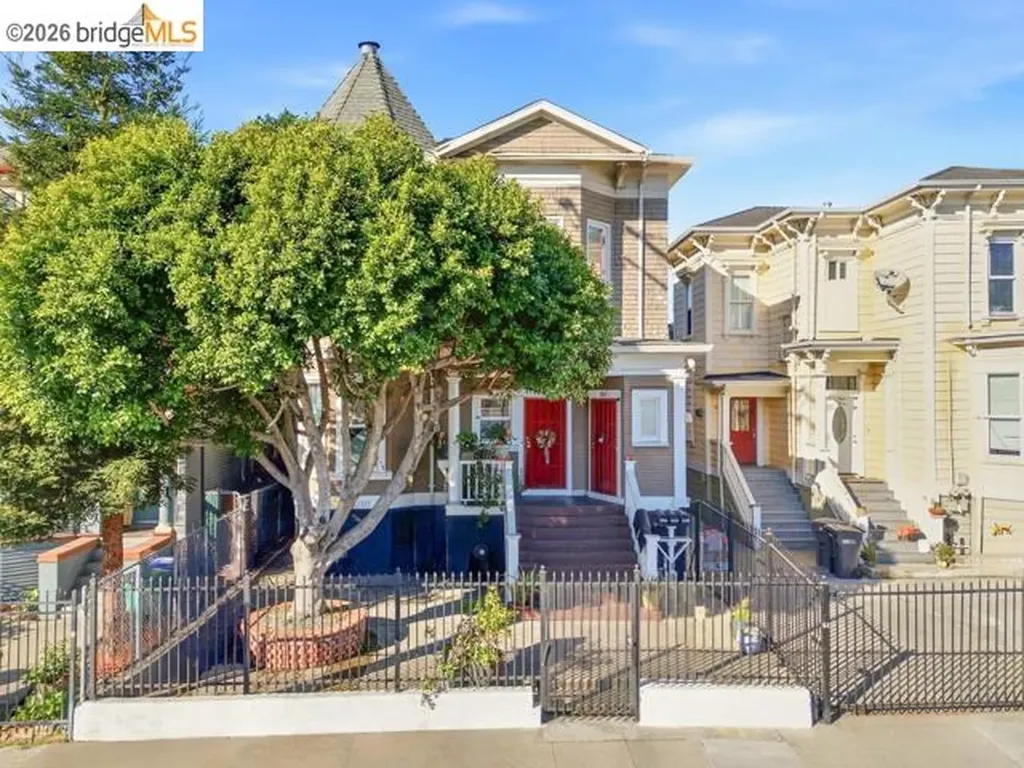 2817 Market Street Oakland CA 94608