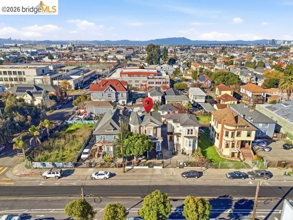 2817 Market Street Oakland CA 94608