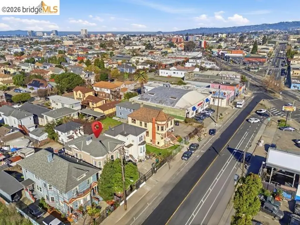 2817 Market Street Oakland CA 94608