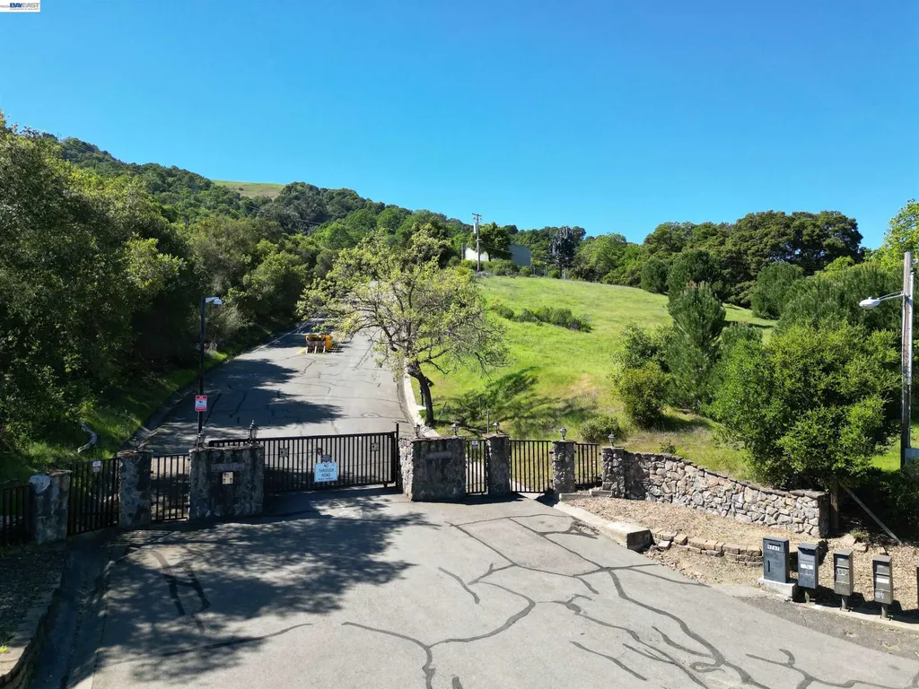 3984 Foothill Road Pleasanton CA 94588