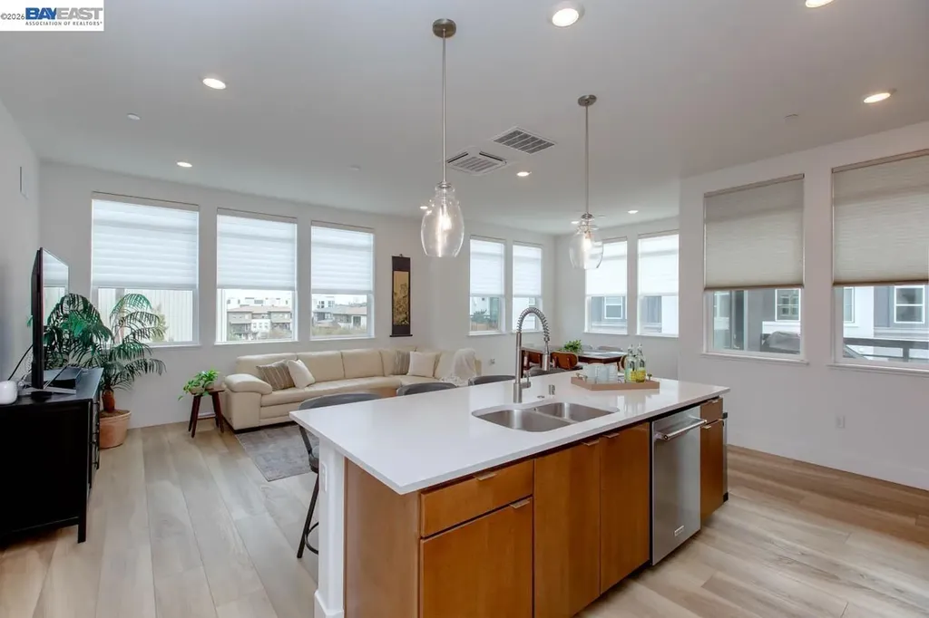 2885 Tradewind Drive Alameda CA 94501