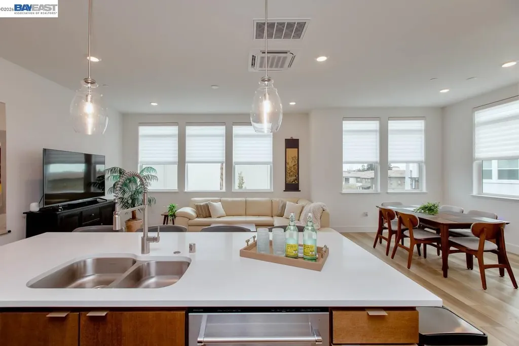2885 Tradewind Drive Alameda CA 94501