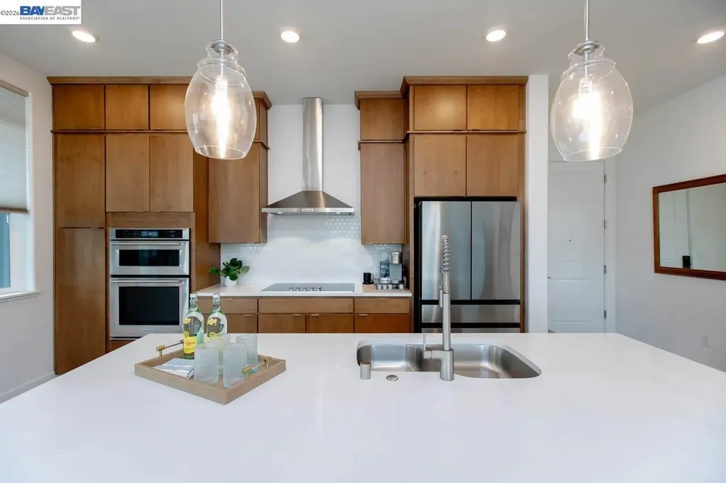 2885 Tradewind Drive Alameda CA 94501