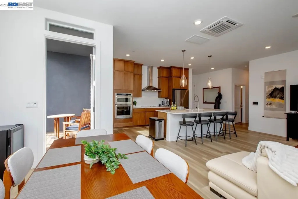 2885 Tradewind Drive Alameda CA 94501