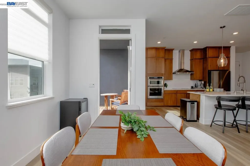 2885 Tradewind Drive Alameda CA 94501