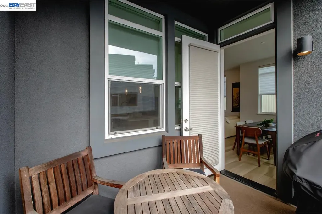 2885 Tradewind Drive Alameda CA 94501