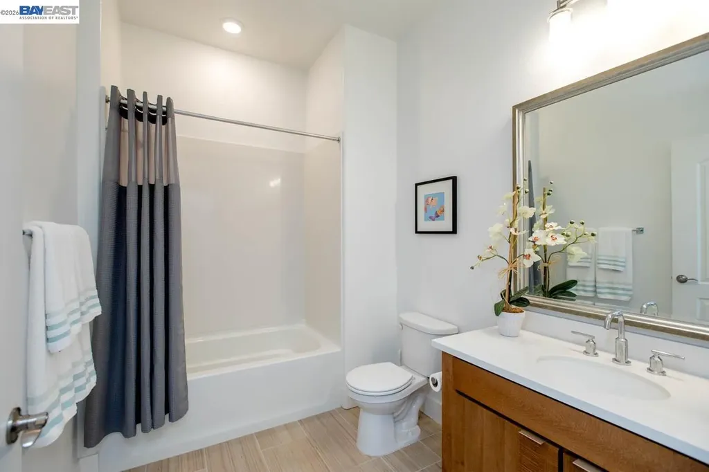 2885 Tradewind Drive Alameda CA 94501