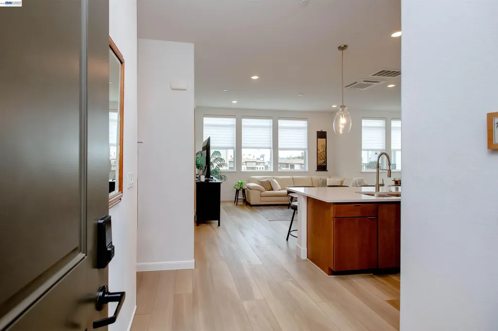 2885 Tradewind Drive Alameda CA 94501