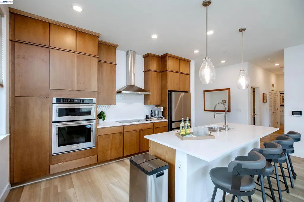 2885 Tradewind Drive Alameda CA 94501