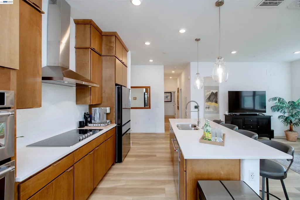 2885 Tradewind Drive Alameda CA 94501