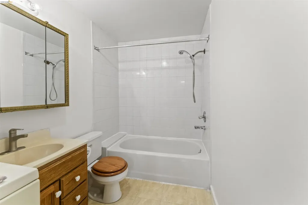 811 Grand Avenue Oakland CA 94607