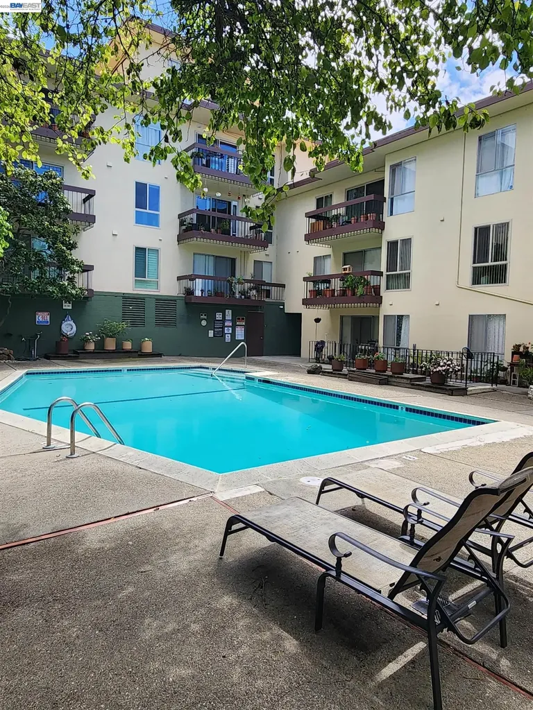 555 Jean Street Oakland CA 94610
