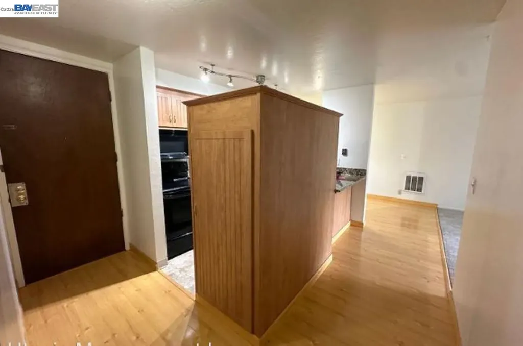 555 Jean Street Oakland CA 94610