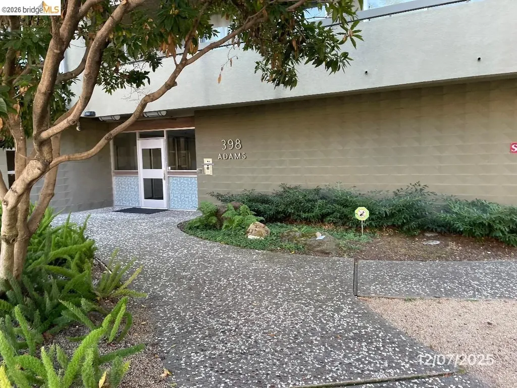 398 Adams Street Oakland CA 94610