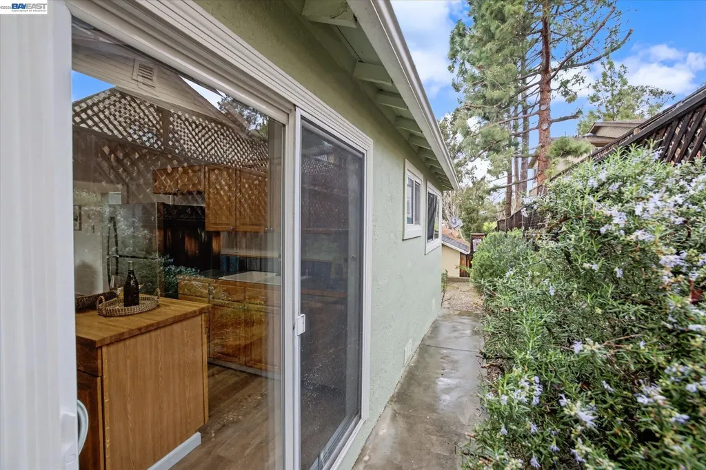 1696 East Avenue Hayward CA 94541