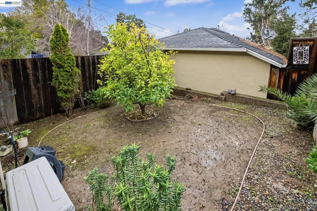 1696 East Avenue Hayward CA 94541