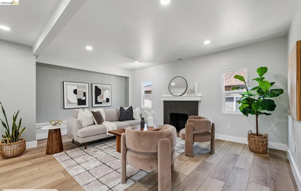 7807 Outlook Avenue Oakland CA 94605