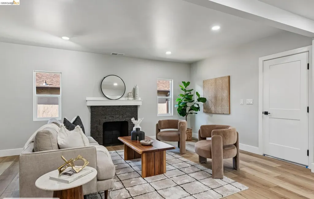 7807 Outlook Avenue Oakland CA 94605