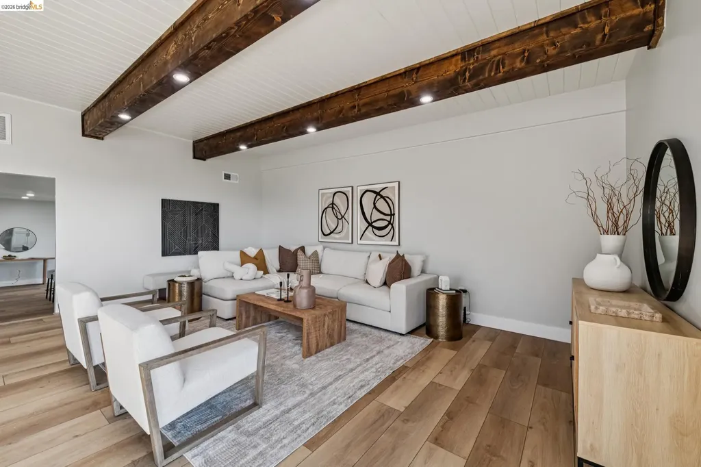 7807 Outlook Avenue Oakland CA 94605