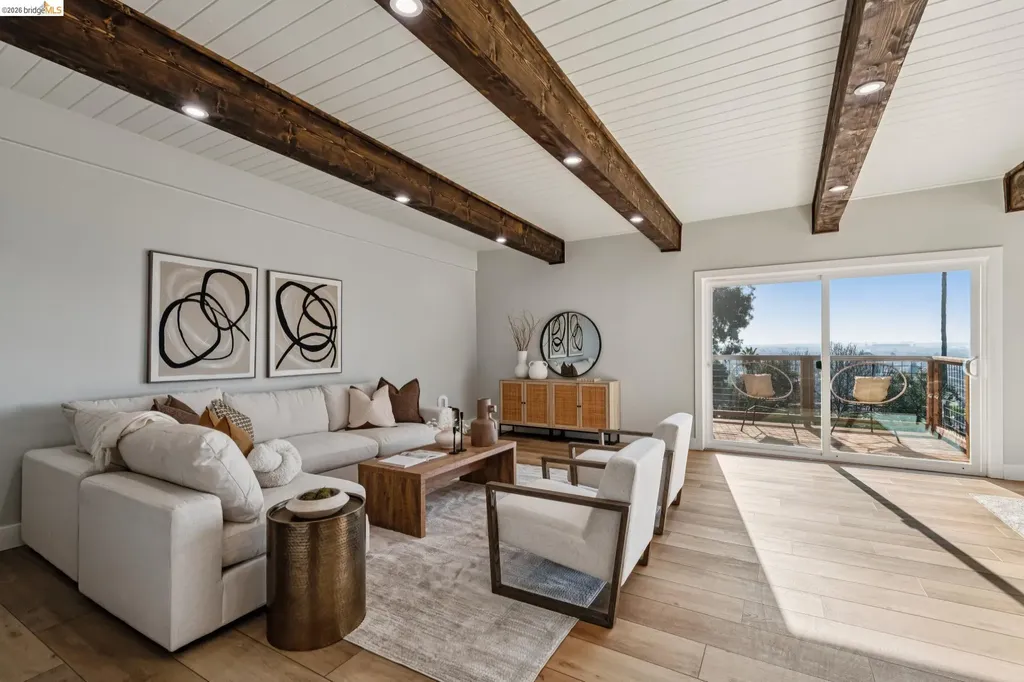 7807 Outlook Avenue Oakland CA 94605