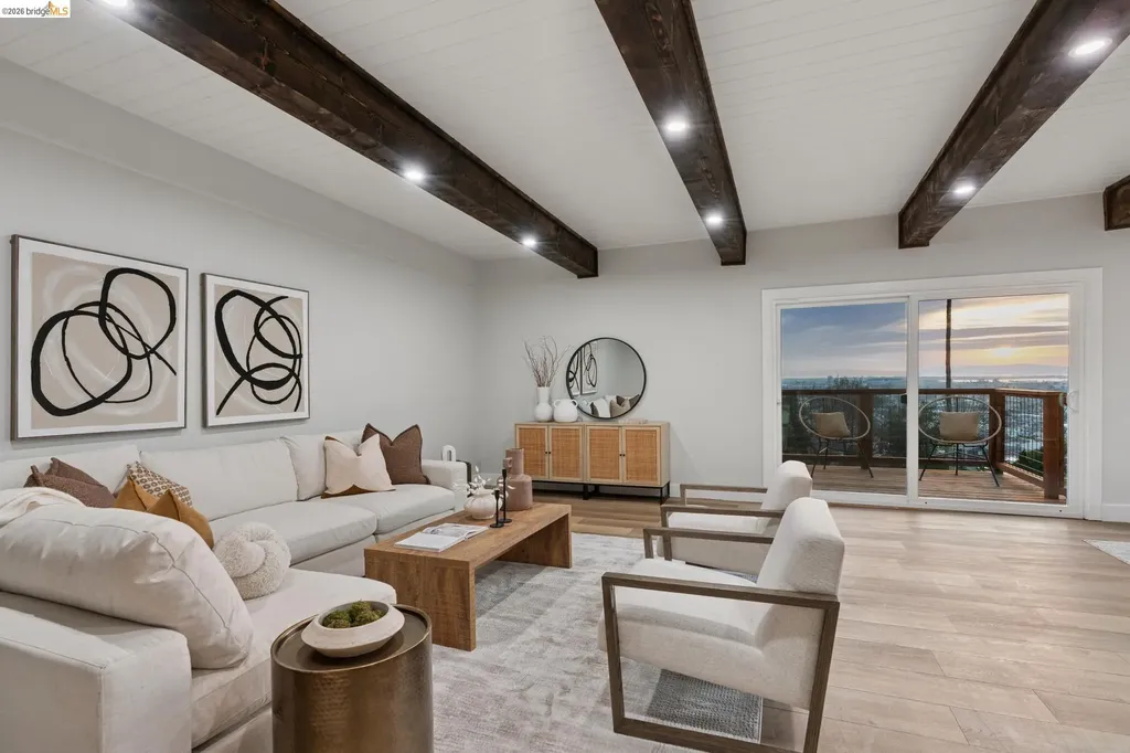 7807 Outlook Avenue Oakland CA 94605