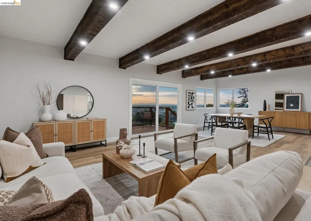 7807 Outlook Avenue Oakland CA 94605