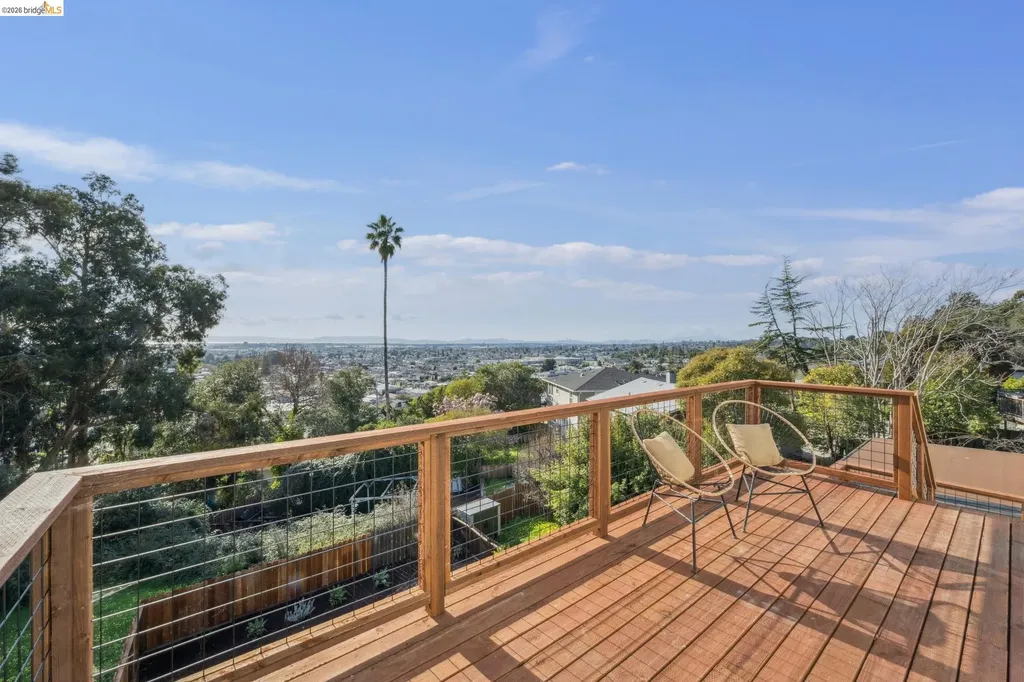 7807 Outlook Avenue Oakland CA 94605