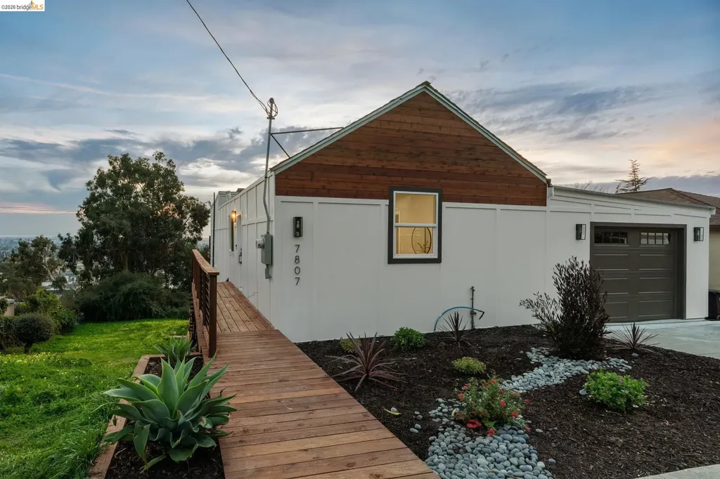7807 Outlook Avenue Oakland CA 94605
