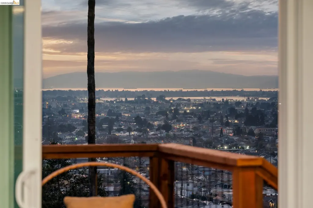 7807 Outlook Avenue Oakland CA 94605