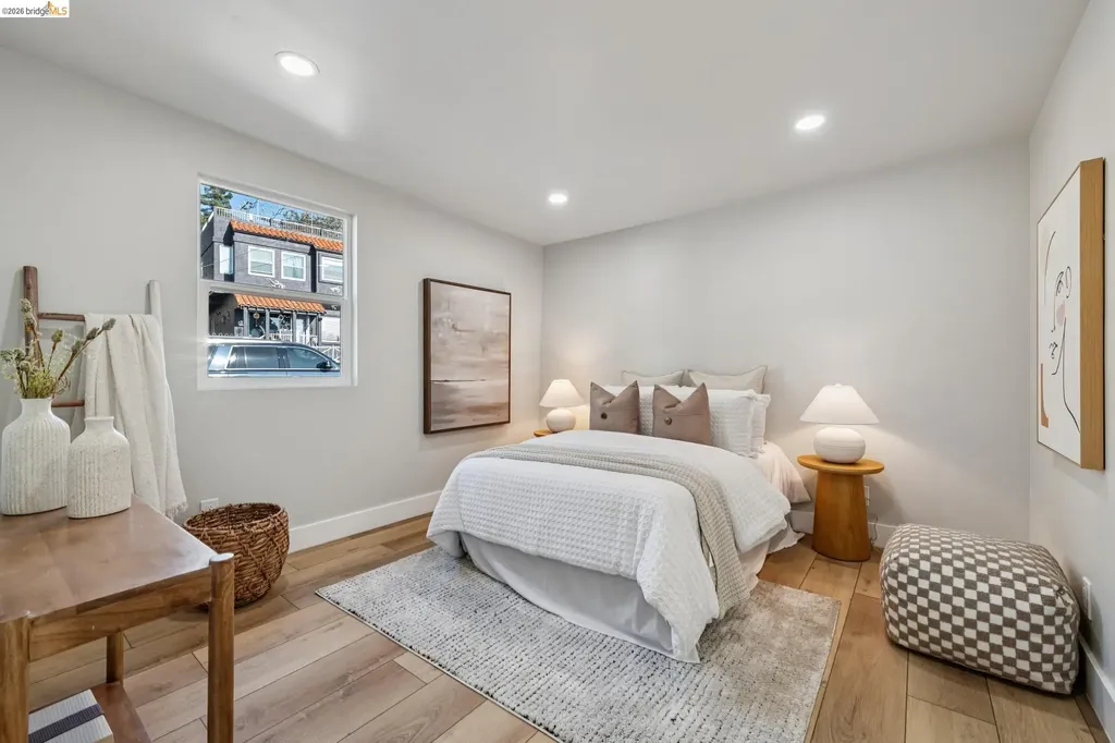 7807 Outlook Avenue Oakland CA 94605