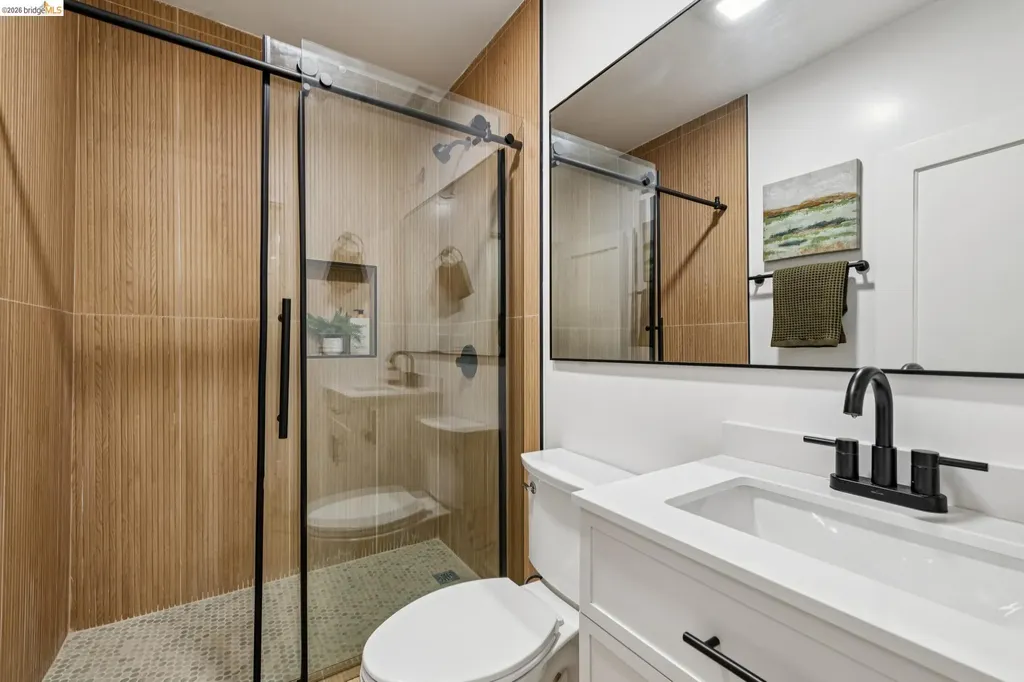 7807 Outlook Avenue Oakland CA 94605